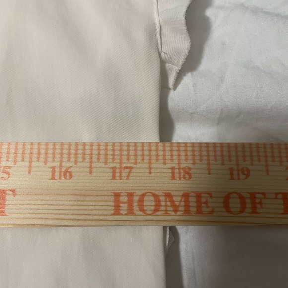 Marc Cain ivory feminine ruffle v neck blouse. Cap sleeve with ruffle. Very soft - Picture 6 of 10